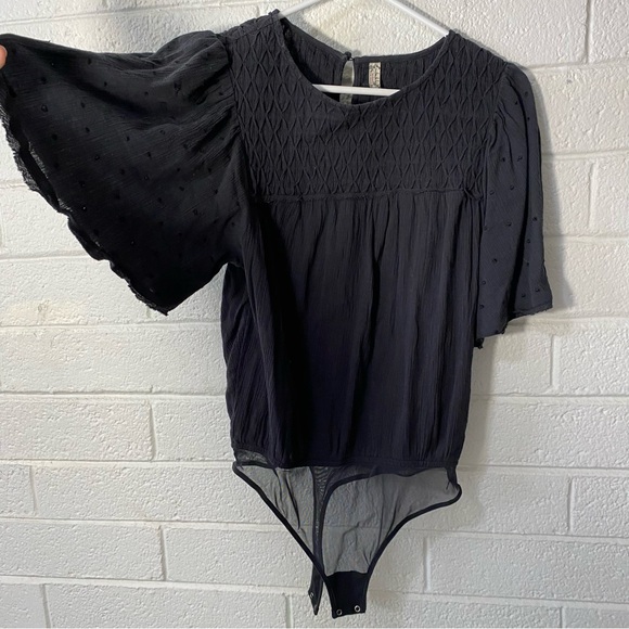 Free People Big Sleeve Body Suit Black Textured Polka Dot Women’s Small Like New - Picture 7 of 9